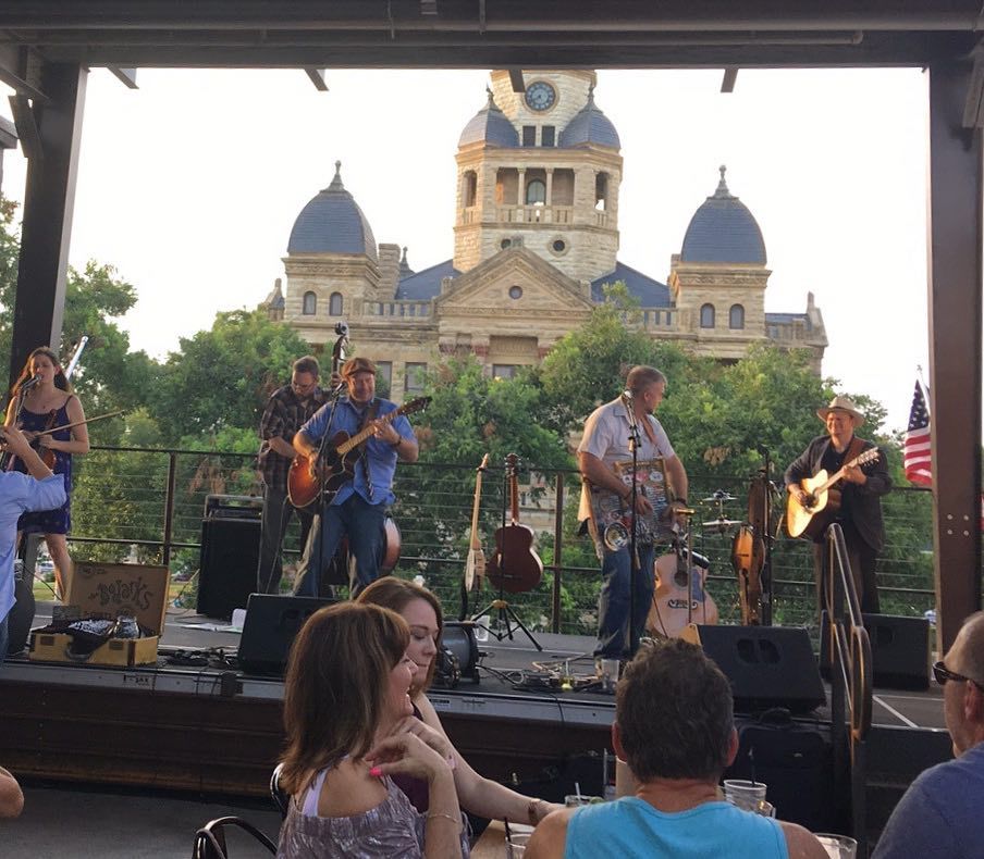 TheBodarks's tweet photo. Always a great time playing @lsaburger on the Denton square! Thanks for the delicious 🍹 and 🍔 #thebodarks #stringband #LSABurger  #DentonTx… https://t.co/ZPtzHn8xld