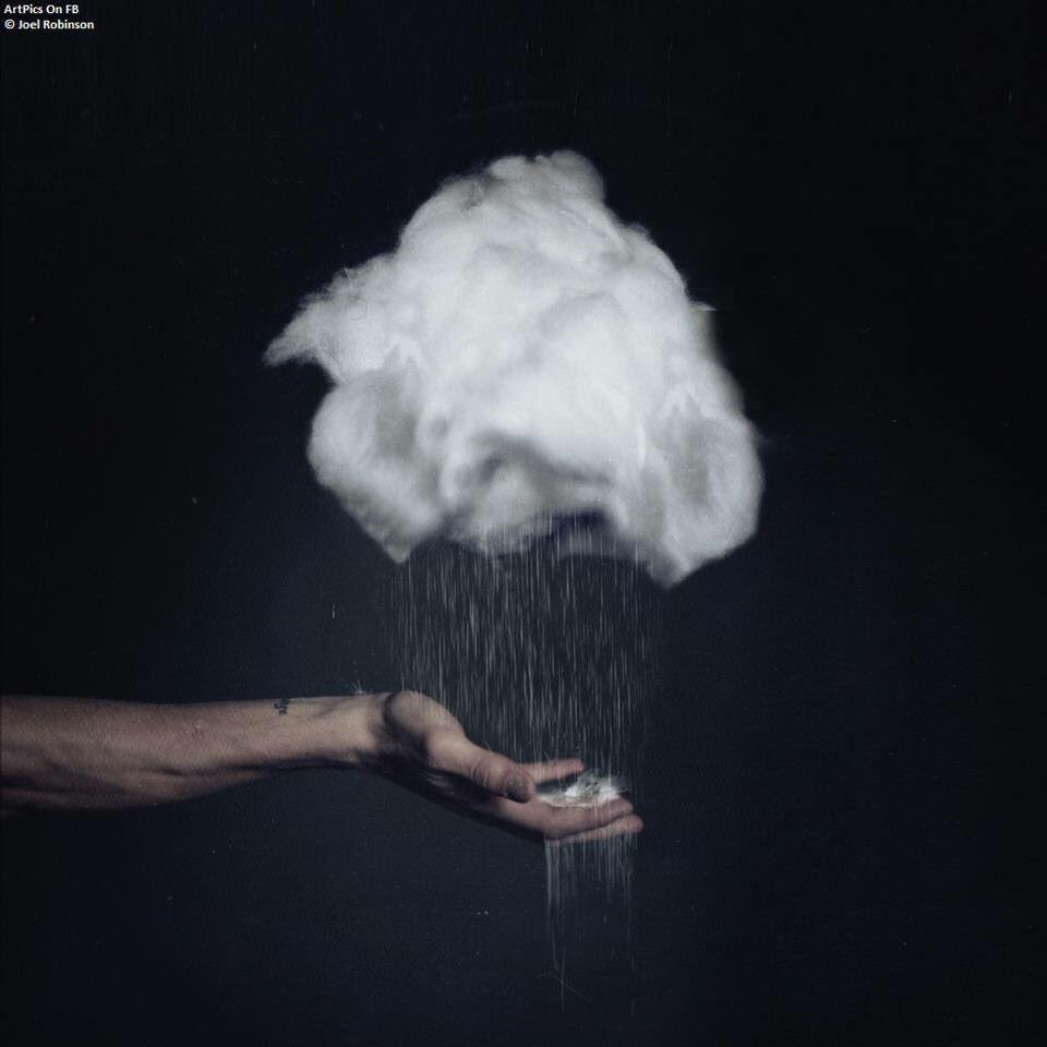 و في السمـاءحلم
 ينام على حضـن غيمه
و فـي الأرض أنا
أنام على أمل أن تُمطـر تلك الغَيمـه
#قروب_سيمو_للدعم
#قروب_ابوفهد_للدعم
#فلسفه_للنقاشات