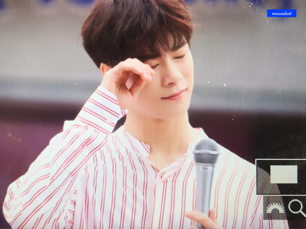 MDMB98's tweet photo. [preview] 170701 음중 미니팬미팅 #아스트로 #ASTRO #문빈 #MOONBIN #Baby @offclASTRO 
🍒❤️🌹 https://t.co/MGXxqzbDHS