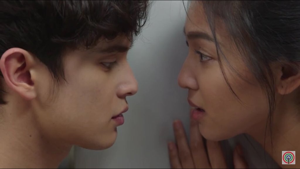 nadineftjadine's tweet photo. PAANO MO KINAKAYA, @HELLOBANGSIE? 

#ShowtimeJuLyUpMyLife https://t.co/eu4LdytqLA