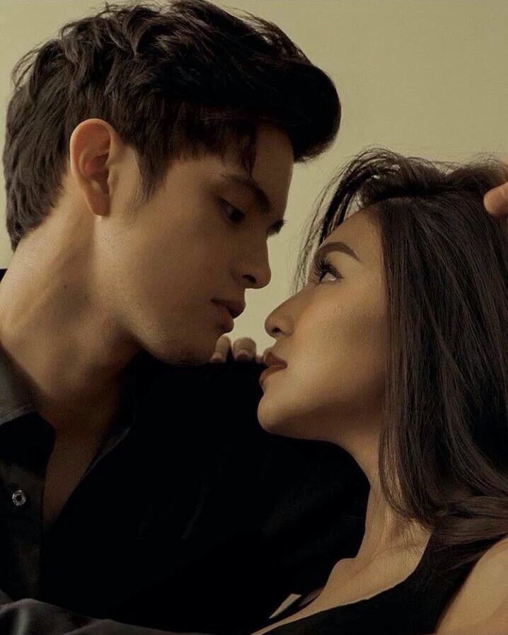 nadineftjadine's tweet photo. PAANO MO KINAKAYA, @HELLOBANGSIE? 

#ShowtimeJuLyUpMyLife https://t.co/eu4LdytqLA
