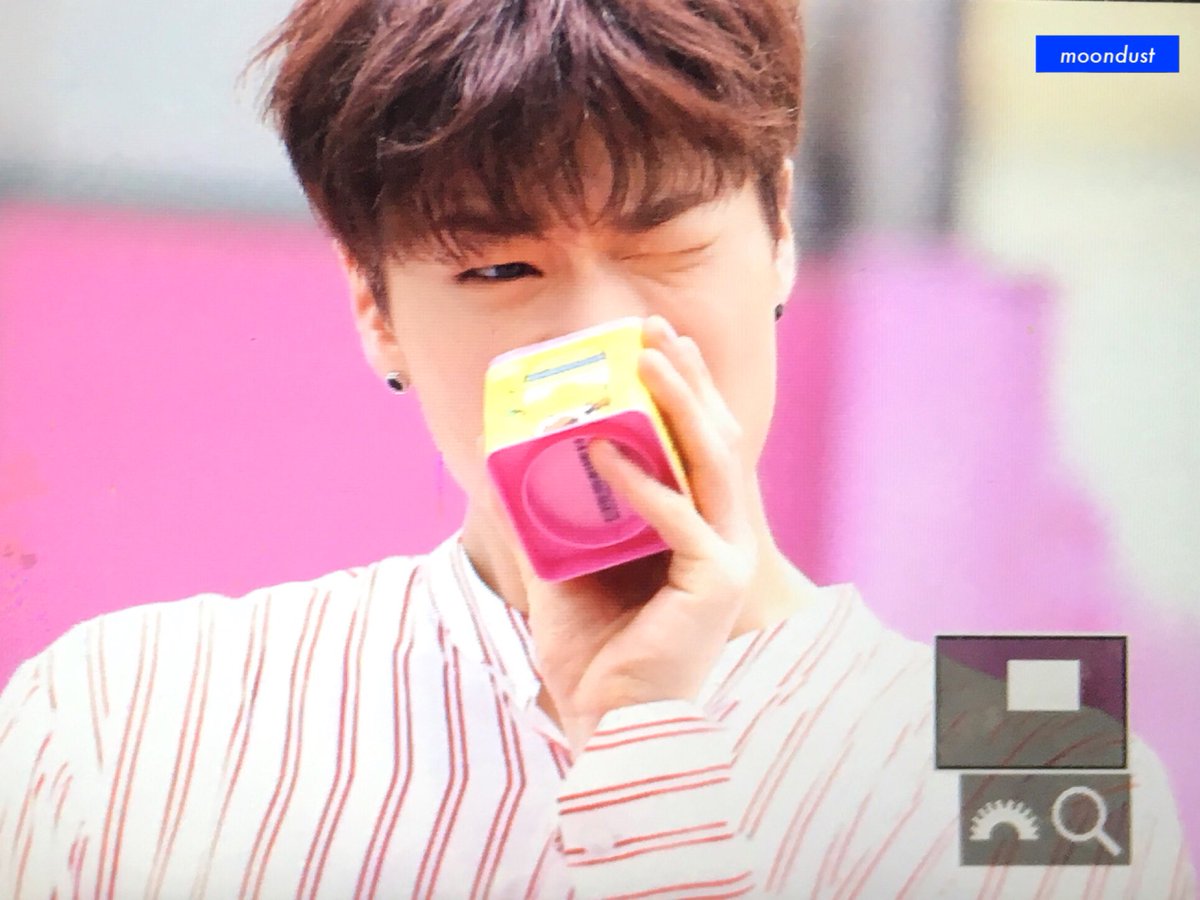 MDMB98's tweet photo. [preview] 170701 음중 미니팬미팅 #아스트로 #ASTRO #문빈 #MOONBIN #Baby @offclASTRO 
더운데 수고 많았어🙈 https://t.co/kK5KFX7lFL