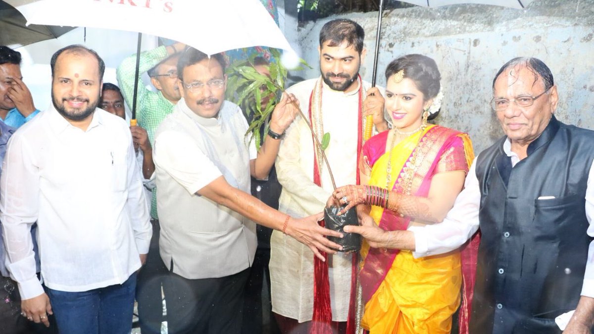 It was promising to see an ecologically aware young couple who chose to contribute to #Maha4CrPlantation before uniting in holy matrimony.