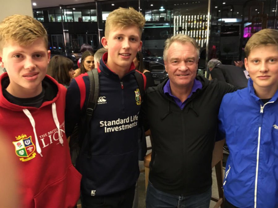 DoddieWeir5's tweet photo. the big names all want to meet the Weir laddies ...
@lionsofficial #LionsNZ2017 @AllBlacks https://t.co/YERW99a8gy