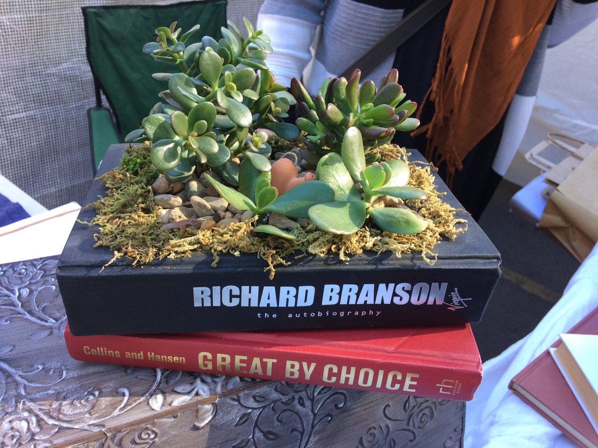 thuylibrarian's tweet photo. How creative is this? #glebemarkets https://t.co/2Xj4iu3OL7