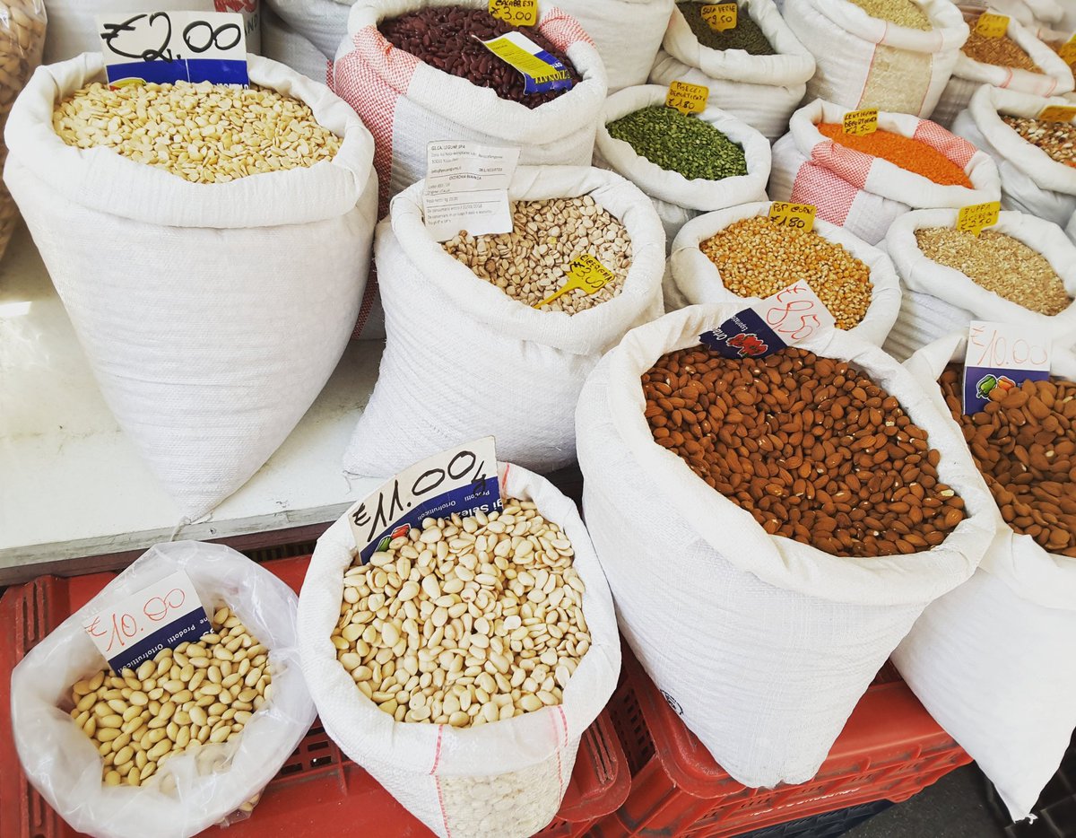 apuliaslowtrav's tweet photo. visiting a #streetmarket in #Puglia is always a very fascinating must do experience when #travelling #weareinpuglia #puglia #almonds #colors https://t.co/ZR1gO0Nbam