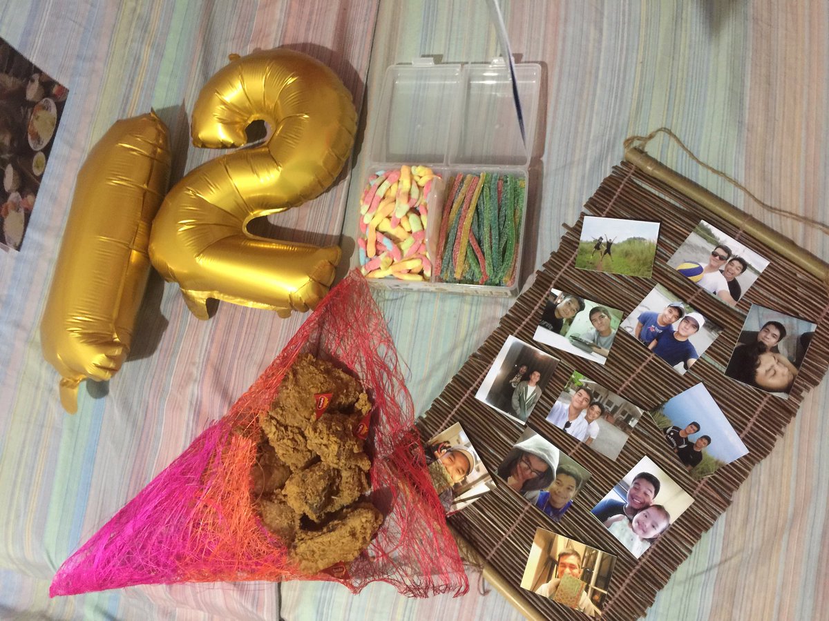 ohhmyged's tweet photo. Di ko inexpect!!!! 😭😭😭 Sobrang effort!!! Happy anniversary @magyayakult 😍 #ToMoreYears i love you!!!! Thank you so much po ☺☺☺☺😘😘😘😘 https://t.co/kvkwTIxBV9