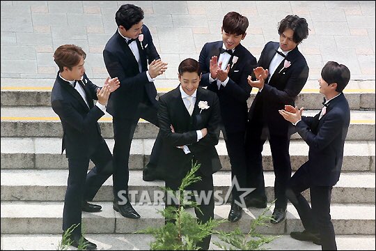 dinosouor's tweet photo. 19 years #shinhwa #congratsEric https://t.co/7BLbgMzcd0