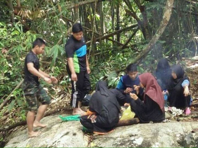 Duh, Akun Mistis Ini Diketawain krn Foto Penampakannya 