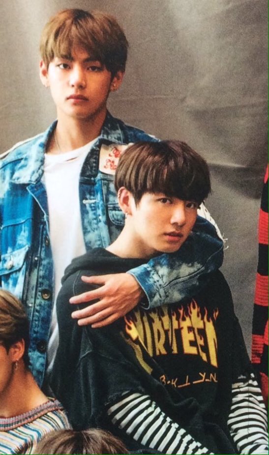 TAEKOOKPlCS's tweet photo. they both got a man that could do both https://t.co/9GdIBEwtwG
