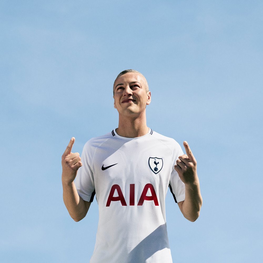 DevlinOfficial's tweet photo. The new Spurs kit 🙌🏻#WatchUsRise #COYS https://t.co/Y7WeowwVFk