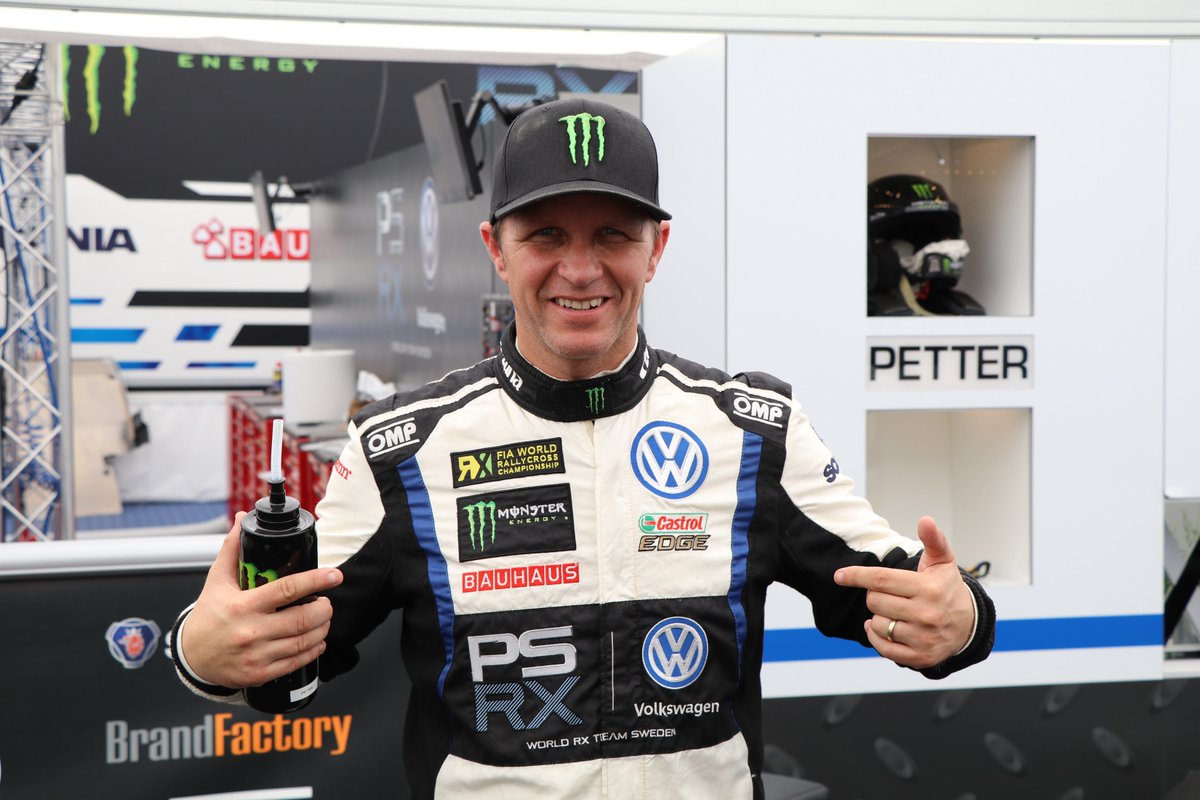 Petter_Solberg's tweet photo. Help us raise money for the Swedish Children's Cancer Foundation by bidding on my 2017 OMP race suit at https://t.co/jRW4W2jSCd! @FIAWorldRX https://t.co/NaOo2YTjEx