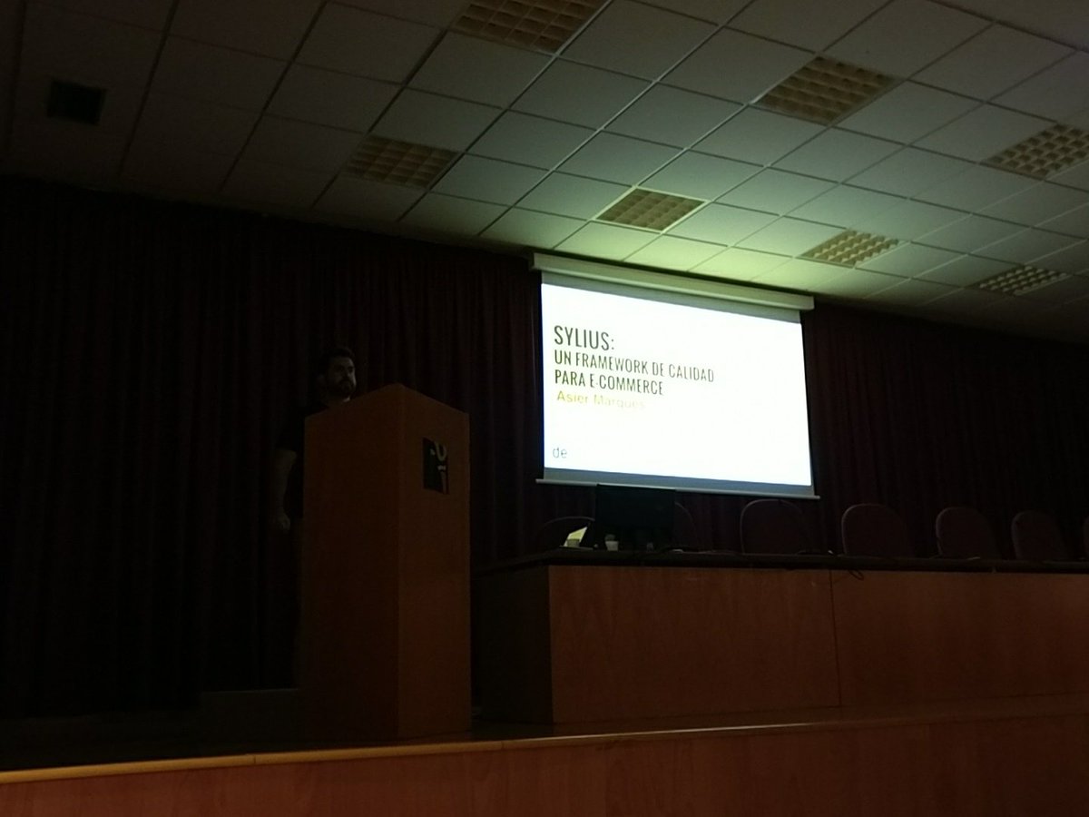 A punto de empezar el segundo día de #desymfony con <a href="/asiermarques/">Asier Marqués</a> y Sylius