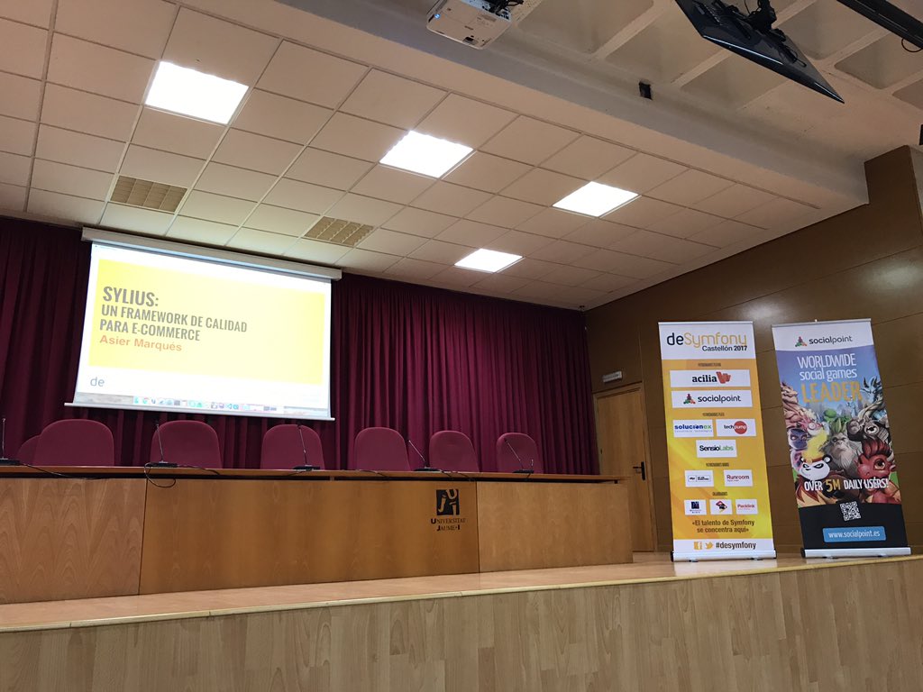 almacbe's tweet image. Comienza el segundo día en #desymfony