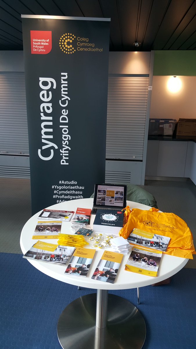 CangenDeCymru's tweet photo. Edrych ymlaen i gyfarfod llawer o ddarpar fyfyrwyr ar stondin y gangen yn y diwrnod agored @De_Cymru heddiw 😃 #CyfleoeddCymraeg #addysguwch https://t.co/9ZJ0Y9mw2e
