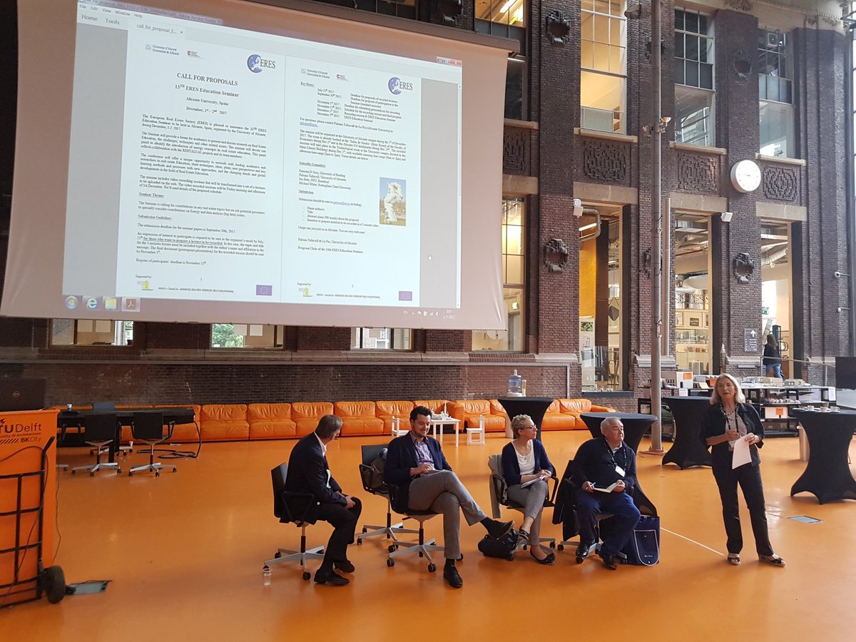 HildeRemoy's tweet photo. @eheurkens in education panel on online learning @ArchTUDelft @Eres2017 #ERESDELFT https://t.co/hSyI9jZ0Zc