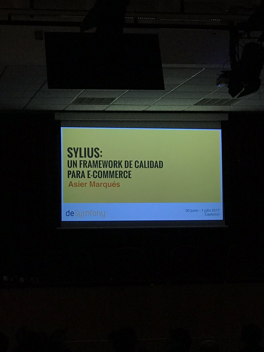 bNd_'s tweet image. Explaining @Sylius at @desymfony #desymfony