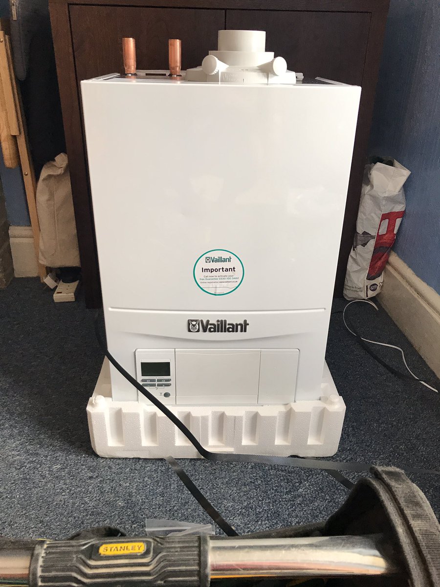 Titanheat's tweet photo. Helping my good friend out this weekend fitting a @vaillantuk #ecofit pure 425 with s plan and @vSMARTUK with #VR66 #perfectfit #advance https://t.co/psHOQgjEcG