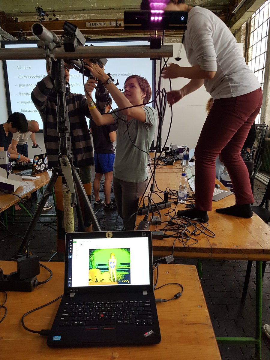 LisaEvelynR's tweet image. Kinect workshop with @lucidlien #NODE17 :D