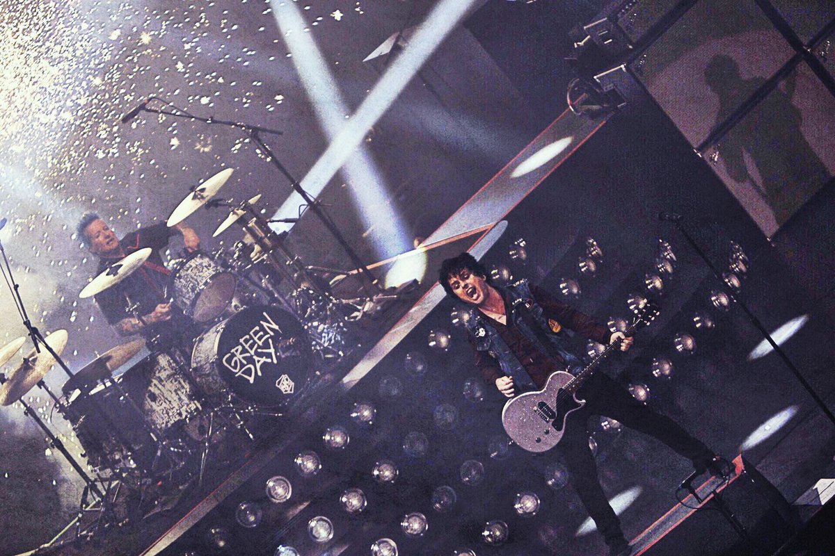 Who's ready to paint London, GREEN?

It's time for <a href="/GreenDay/">Green Day</a>. #bsthydepark