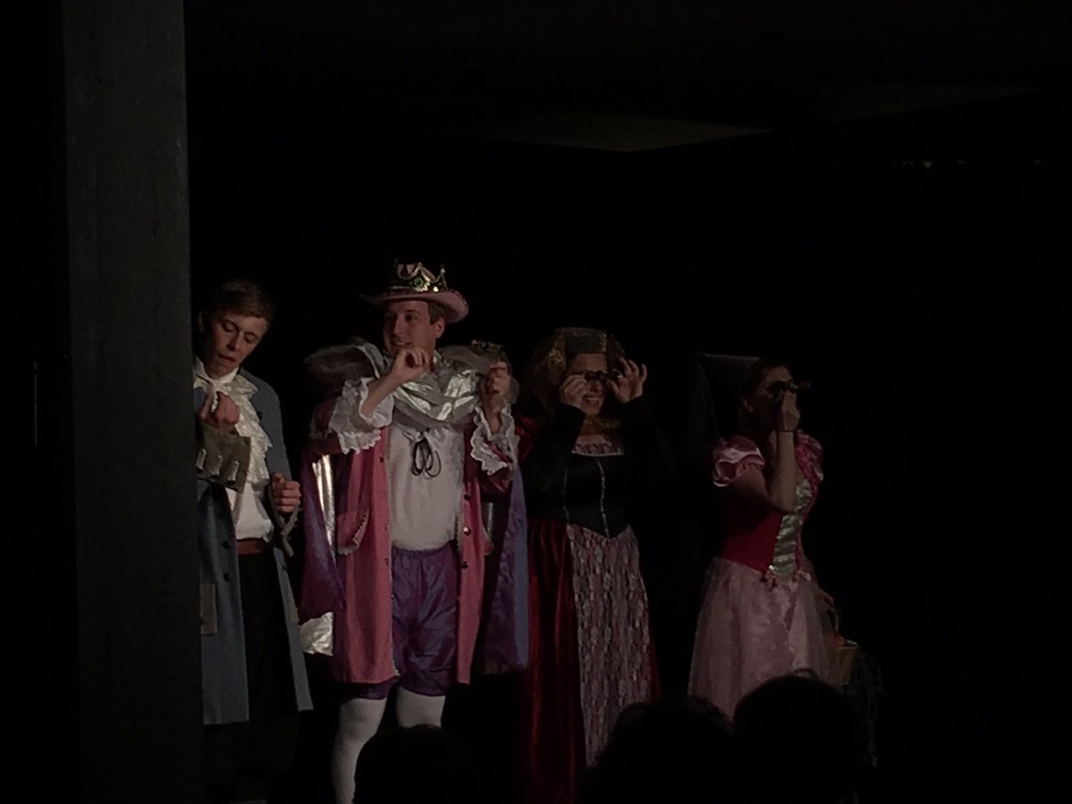 CarolinaReise's tweet photo. Gestern hatten wir wieder eine Premiere: "Die letzten Helden" im #GalliTheater #Wiesbaden geschrieben von @JohannesGalli https://t.co/7pU9Gzgo4g