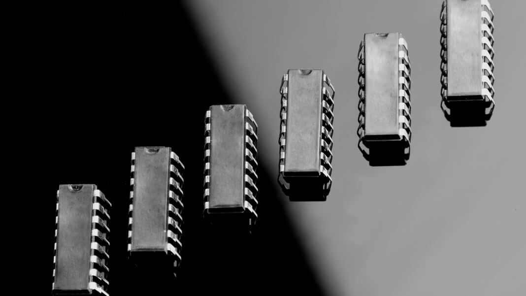 singularityhub's tweet image. Google is teaching an AI to build AIs because there aren&apos;t enough humans with the know-how to do it. bit.ly/2tyY09p