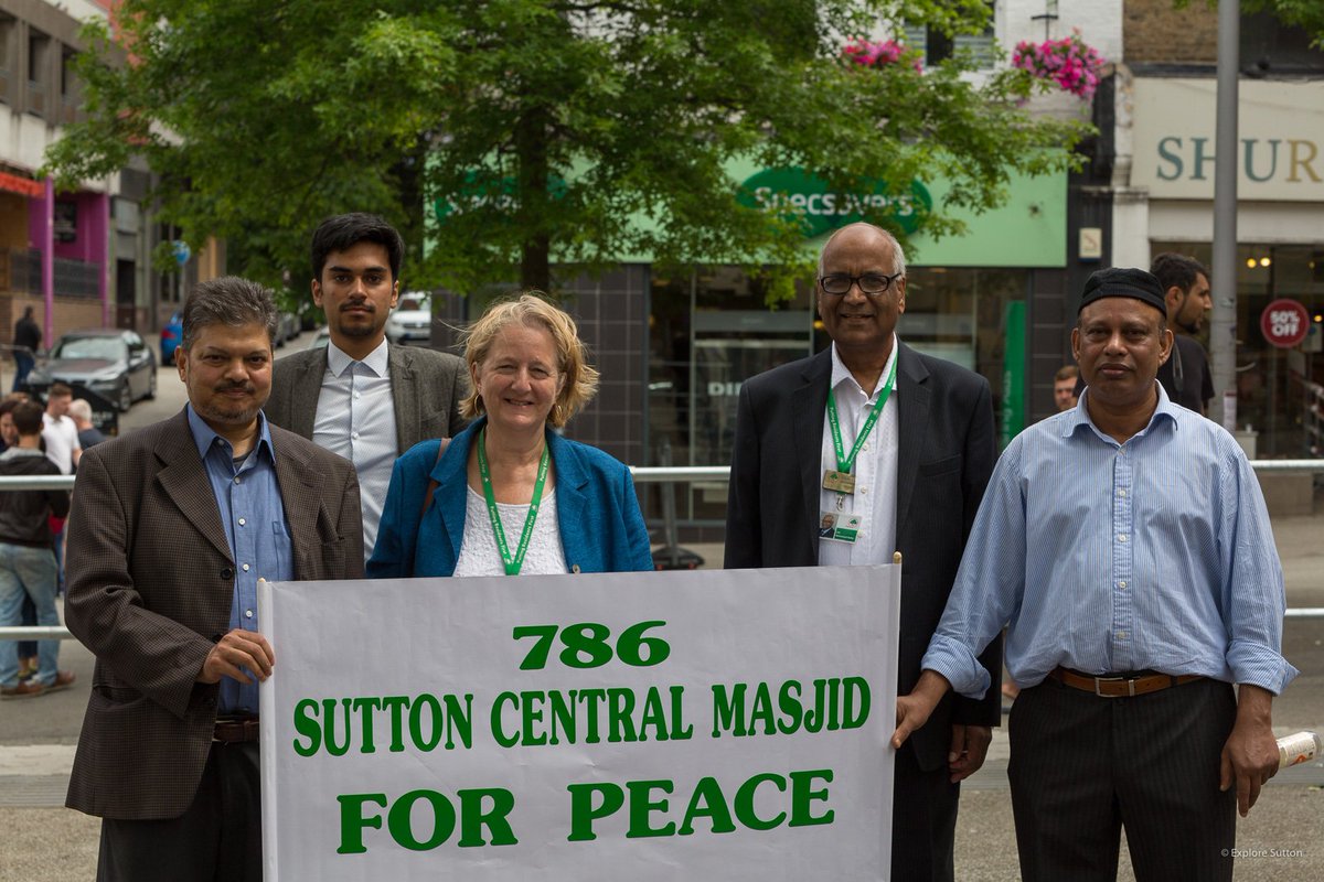 explore_sutton's tweet image. #Sutton marching for #peace and saying NO to extremism. A demonstration by people from many faiths and none, at Trinity Sq