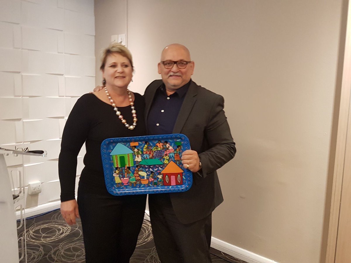 La #FFMKR présente au Congrès de la #WCPT obtient le  prix de la meilleure présentation. Merci à Wilma Erasmus Pdte IPPTA et Olivier Marty.