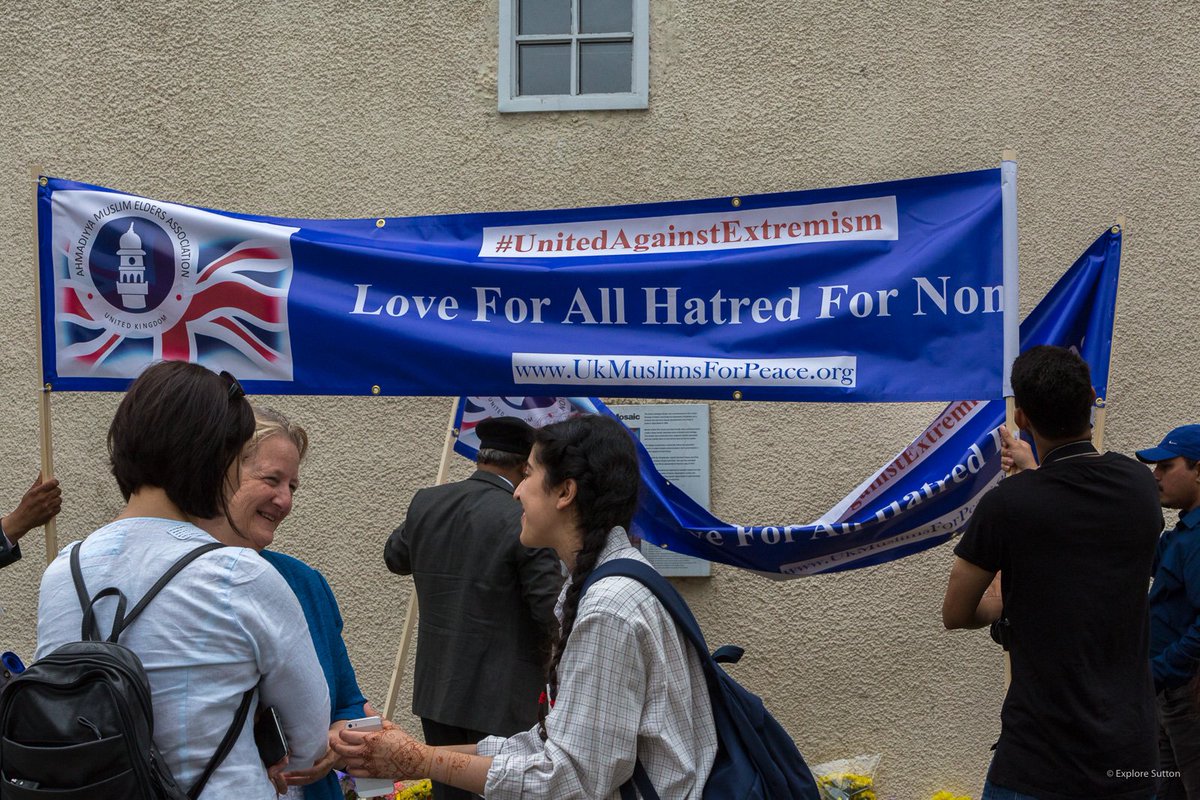 explore_sutton's tweet image. #Sutton marching for #peace and saying NO to extremism. A demonstration by people from many faiths and none, at Trinity Sq