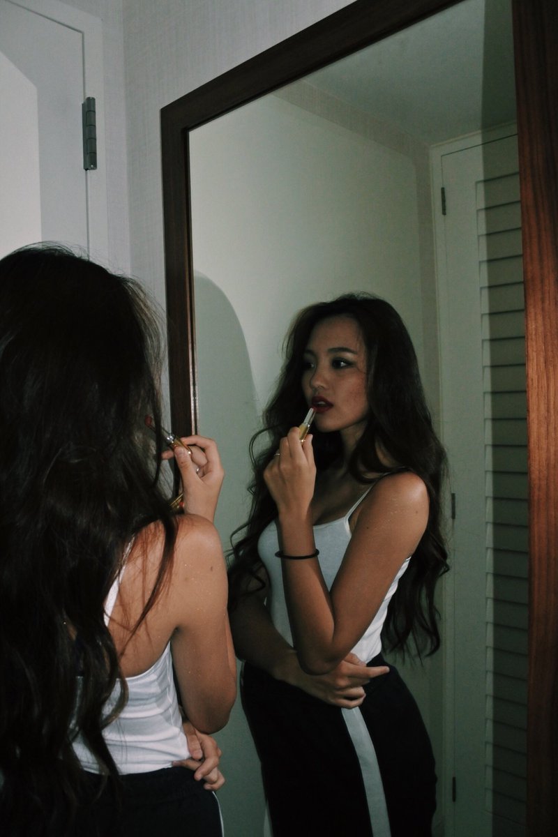 Reiko Mcnish Sato 自分に自信を持ってる女性はキラキラ輝いてる でも綺麗だから輝いてるんじゃなくて 輝いてる から綺麗に見えるんだと思う 女の子はメイクしたりおしゃれしたりダイエットしたり大変だけど 努力すれば誰だって自分の理想に近づくことは