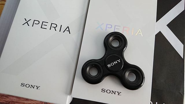 Vutanet's tweet photo. Is the fidget spinner the most useless invention ever? Sony doesnt think so #spinner #handspinner #FidgetHandSpinner #fidgetspinner https://t.co/DQNLWO9b1i