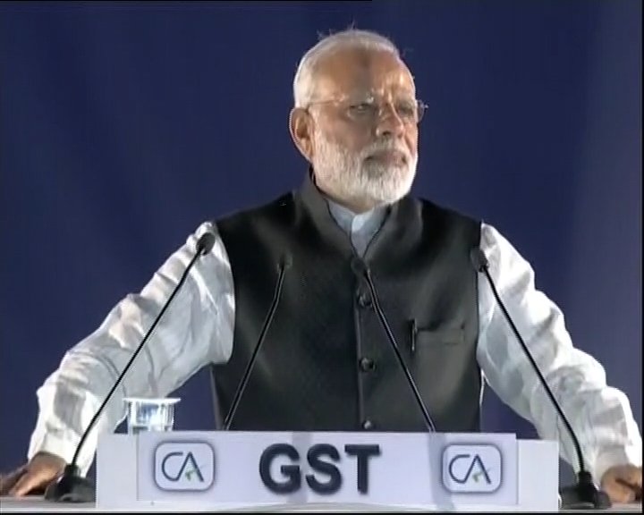 ndtv's tweet image. 45 per cent drop in Indians' deposits in Swiss banks, says PM @narendramodi 
Watch LIVE: ndtv.com/live