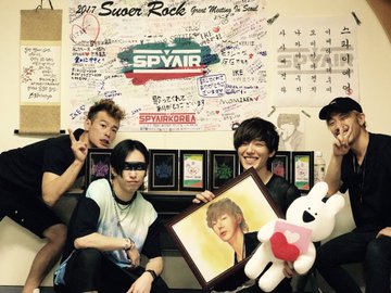 Spyair スパイエアー のイケメンボーカル Ike の髪型や服装をチェック 本名や身長 彼女や結婚についても調べてみた