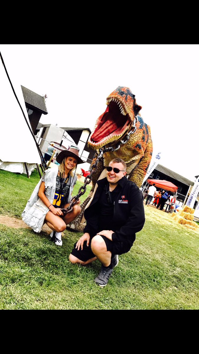 Liveeventsltd's tweet image. @theloungestudio
@HafanYMor_Hol
#Premiereeventsuk 
Loving the characters
especially the Dinosaur 👀