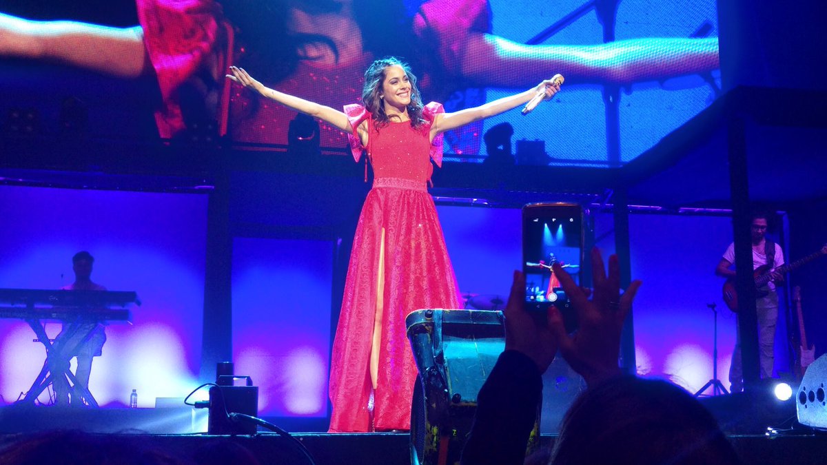 DarkTini's tweet photo. @TiniStoessel performing at the Gran Rex theater in Buenos Aires yesterday #TiniEnElRex https://t.co/pJfZWK325S