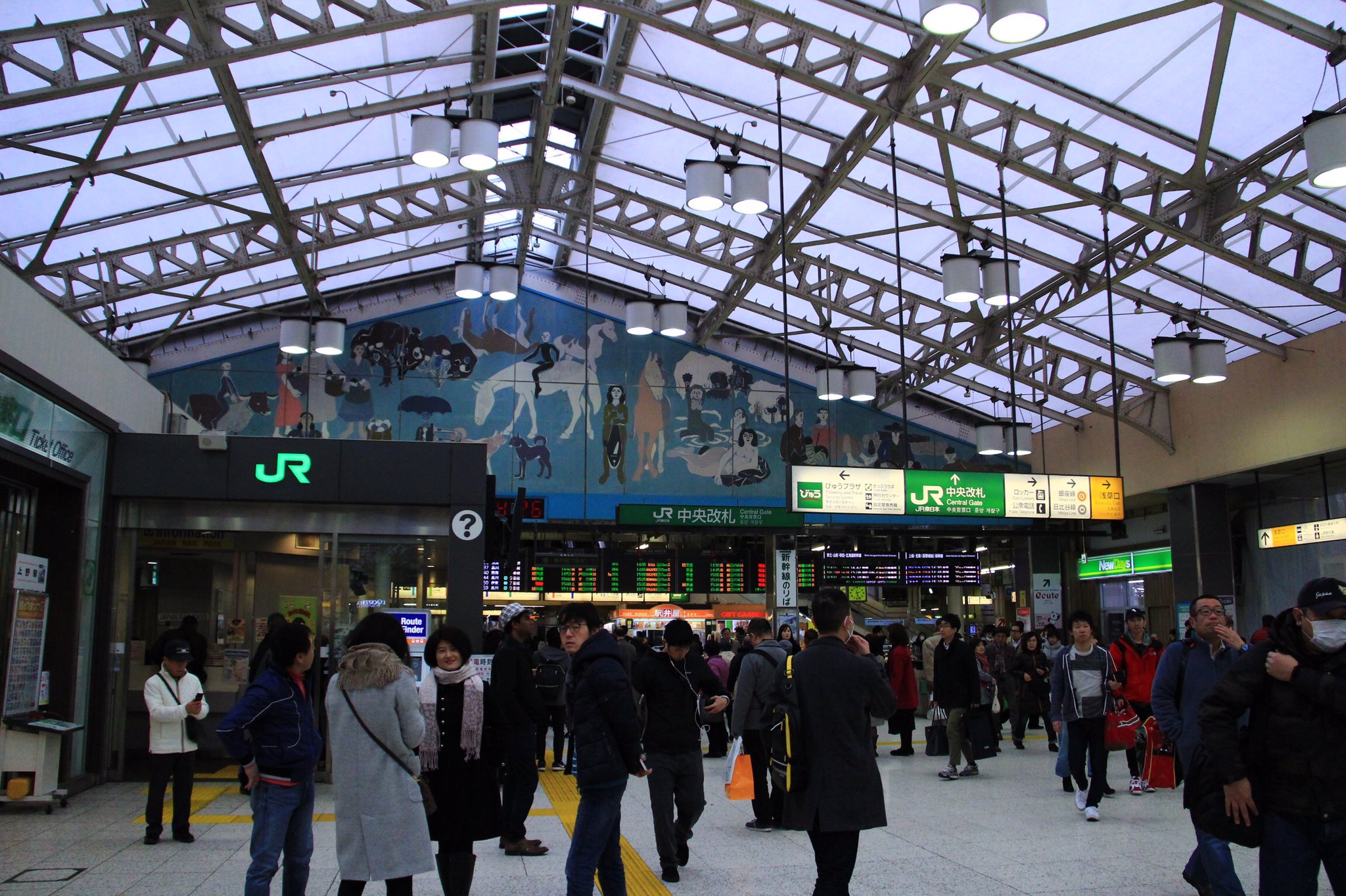 鉄道旅図鑑 on Twitter "上野駅 JR東の日本を代表するターミナル駅。昔は東北行きの優等列車が多く発着し