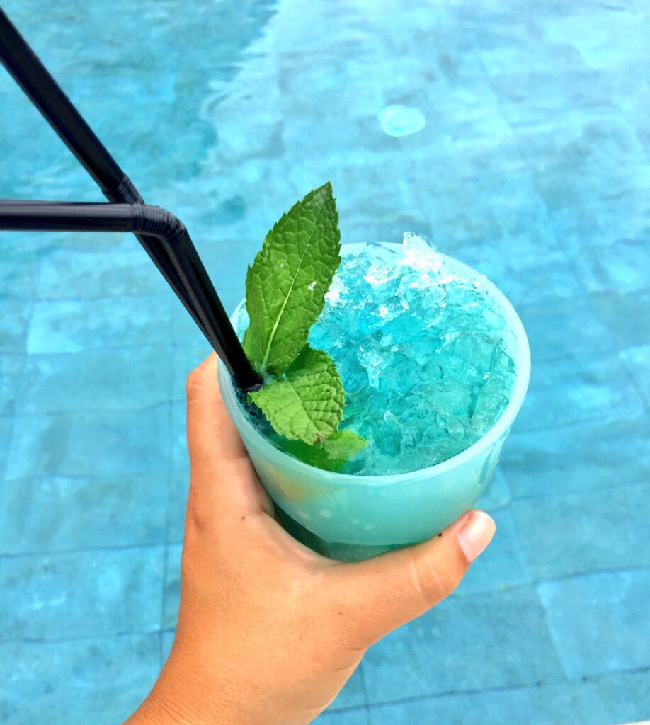 SolHouseStudio's tweet photo. #BuenosDías,soy un #HouseMojito Me quieres? puedo ser tuyo! Pidelo en nuestro #PlayBar #TweetForAMojito #mallorca https://t.co/PdcQI7GkUz