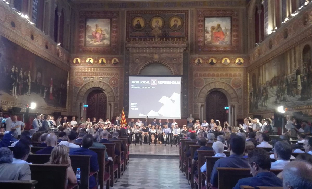 MovEsquerresCat's tweet photo. ARA #ParanimfUB| Comença l‘acte #MonxReferèndum, on els socialistes—sobiranistes no hi faltem! 📣 #ForçaMunicipalista #lovedemocracy🗳 https://t.co/58VBQFyxcu