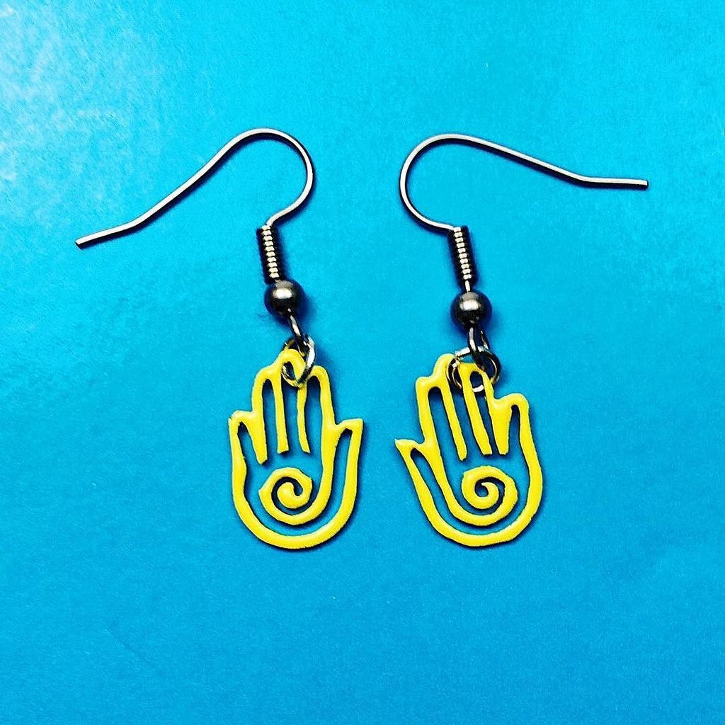 Bright and cute! 😍💖
These bright yellow Hamsa hand earrings are available via the link in my bio now, go check it … ift.tt/2uuMpEm