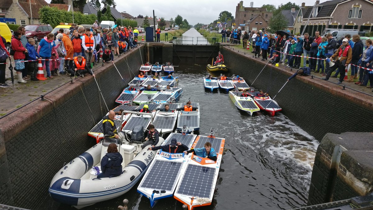 Deelnemers Young Solarchalenge in de sluis. #emotoindag #Appelscha