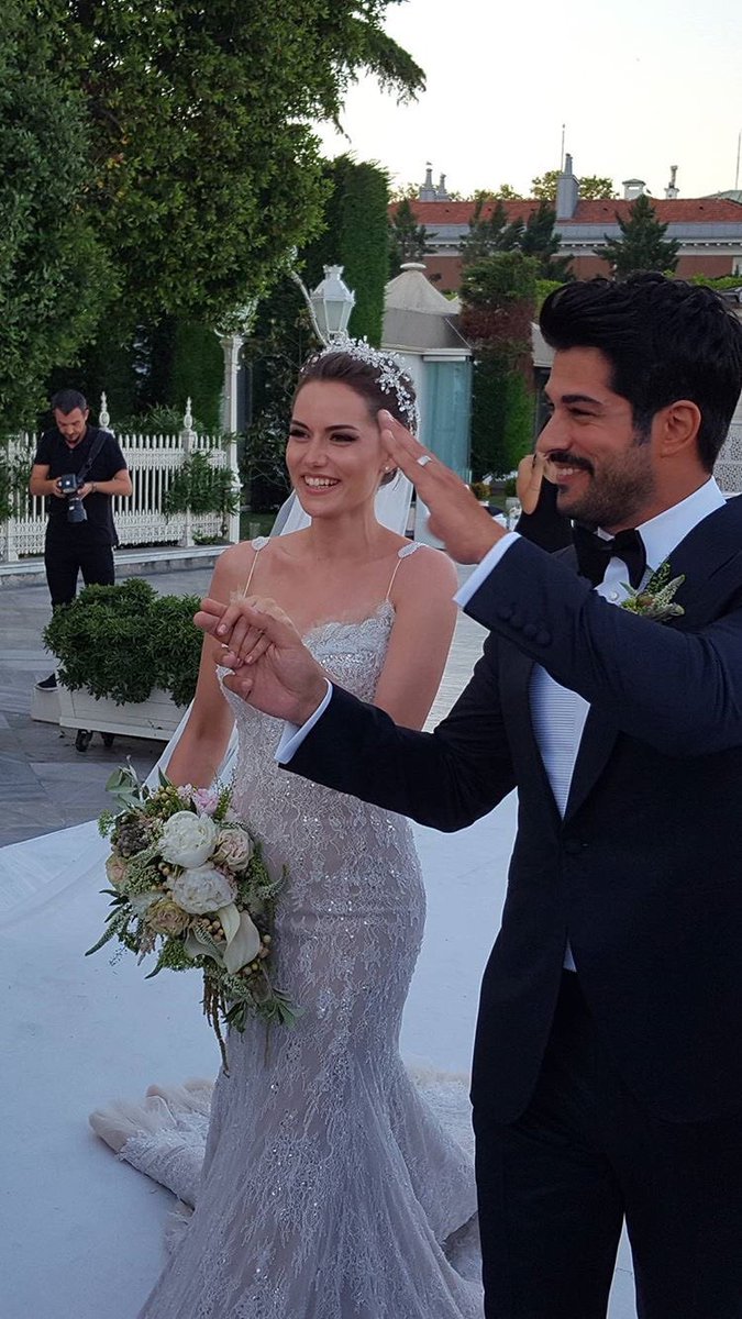 ozcivithd's tweet photo. 😍😍😍 
#fahbur #fahriyeevcen #buraközçivit #fahburwedding #fahriyeburakwedding https://t.co/X9WF2kDRKp