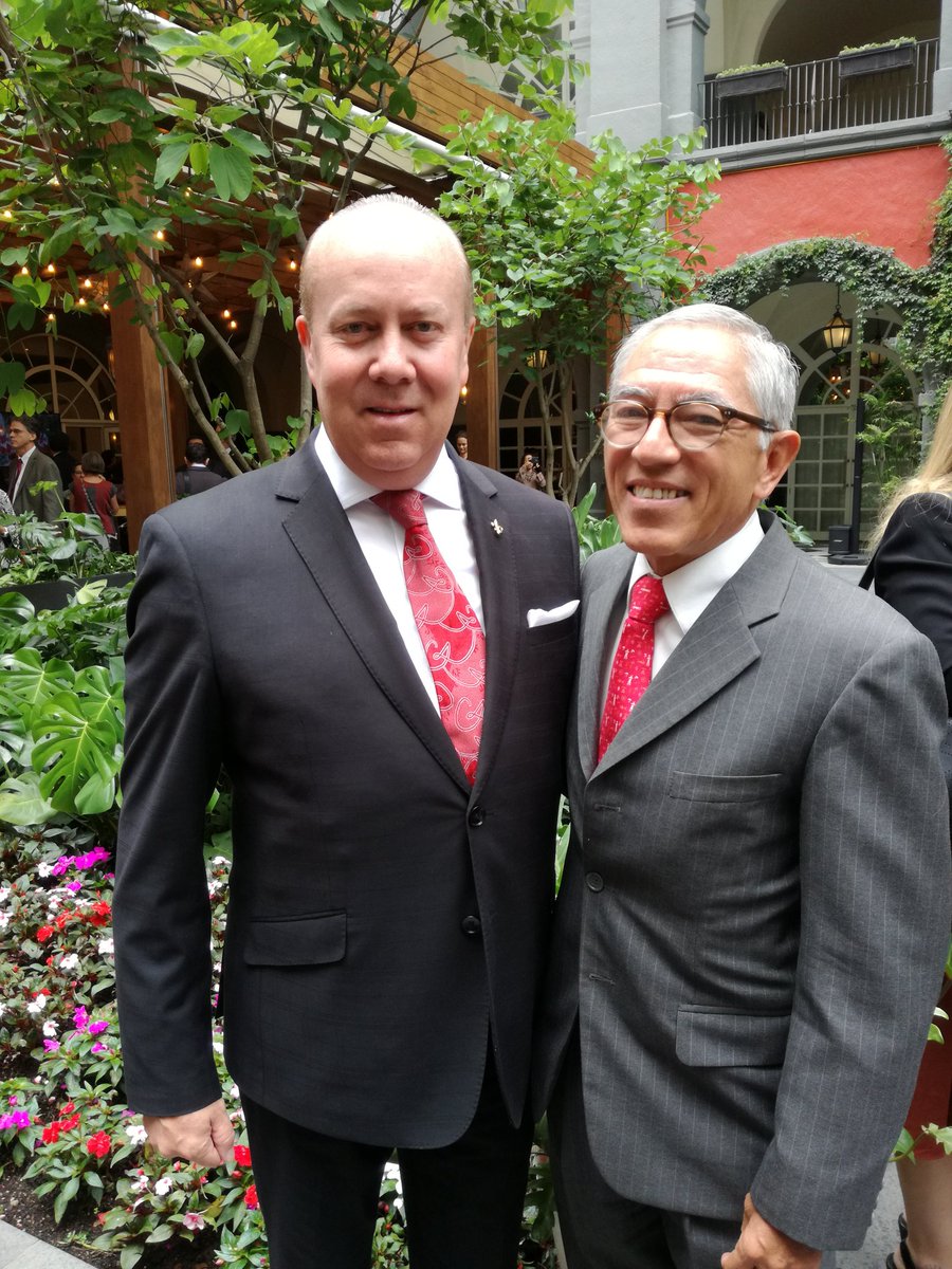 er_mercier's tweet photo. En compañía de @SalvadorJaraG Subsecretario de educación superior @SEP_mx  en la fiesta nacional de #Canada150 https://t.co/TctnGF6NK7