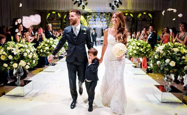 IndoLovesMessi's tweet photo. 2 wedding rings, 2 sons, one love ❤️ https://t.co/vsCTxupIun