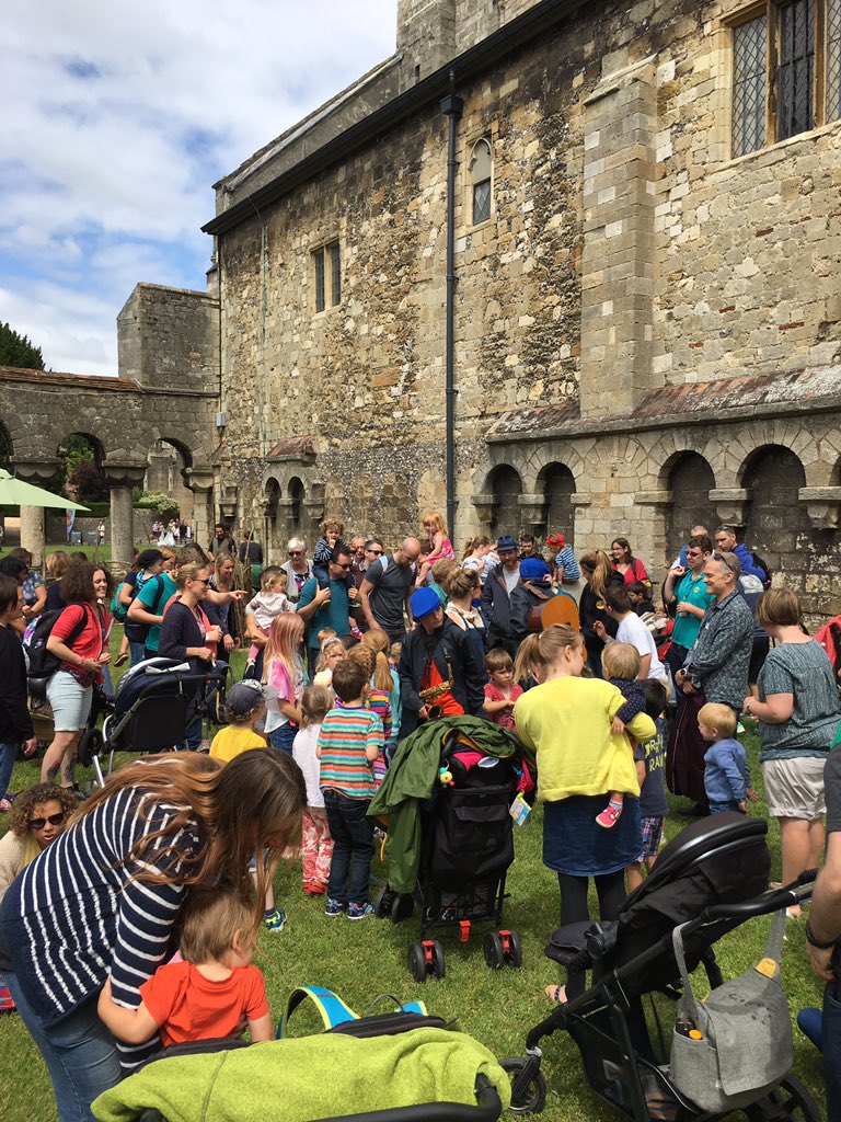 StoweFamilyLaw's tweet image. @StoweFamilyLaw  Winchester very proud sponsors of @FineChisel @HatFair in the shadow of Winchester Cathedral