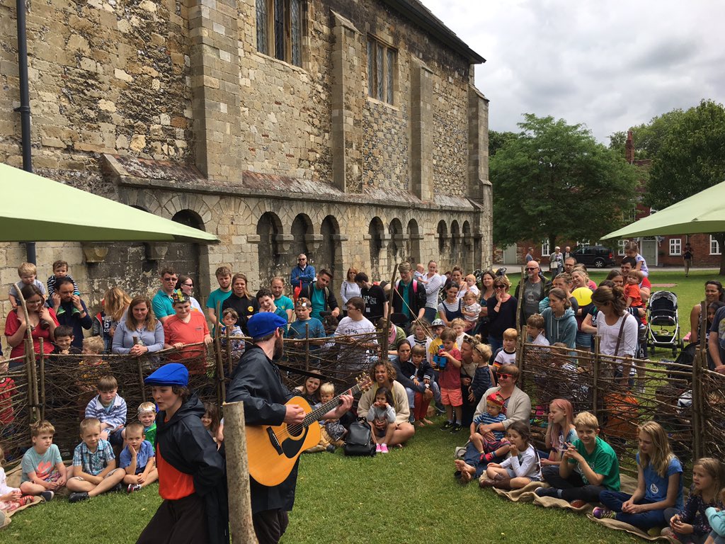 StoweFamilyLaw's tweet image. @StoweFamilyLaw  Winchester very proud sponsors of @FineChisel @HatFair in the shadow of Winchester Cathedral