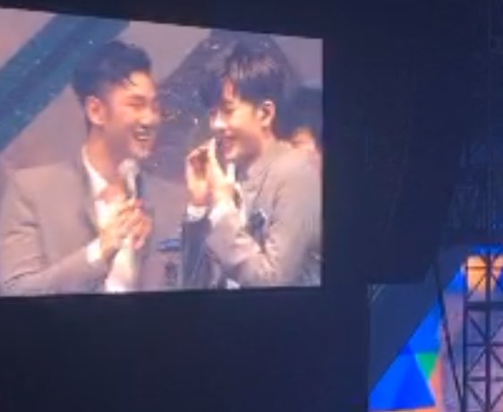 MyLittle_Kwon's tweet photo. พี่ดงโฮคนคุกๆๆๆๆๆ #PRODUCE101FINALconcert https://t.co/kHVCvSKNv6