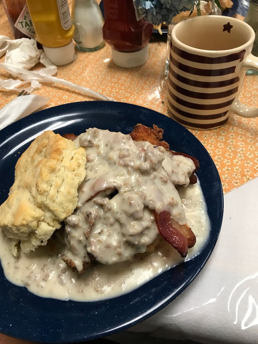 AndyCook10's tweet image. Breakfast at Blue Ridge Biscuit Company in Black Mountain this morning. Fried chicken, bacon, cheese, sausage gravy and biscuit. Wow!