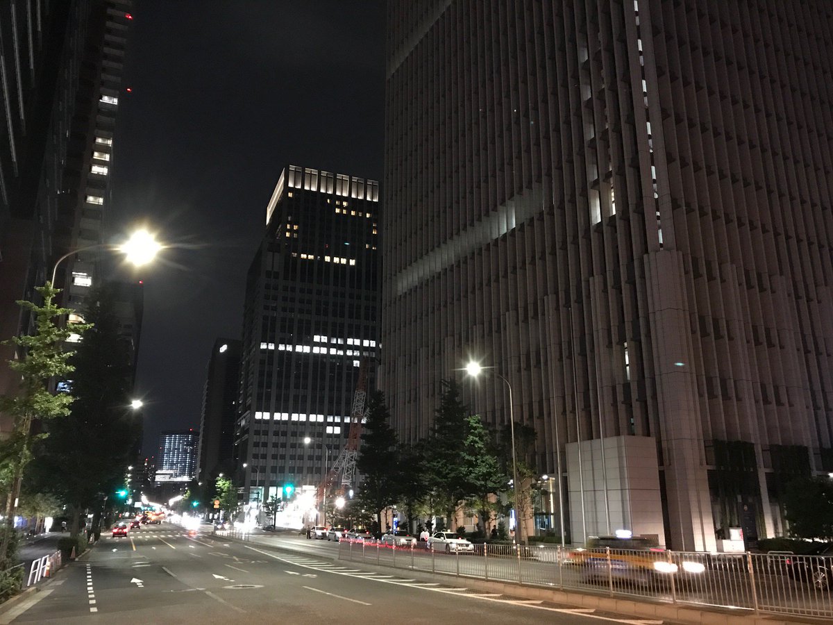 Nikkei Live 大手町の経団連会館前です 夜のオフィス街は人影もまばらでひっそりしています 日本の政治と経済に影響を及ぼす都議選は2日 いよいよ投開票日です 東京都議選 T Co Itmrx1t397 T Co Aeyb5deome Twitter