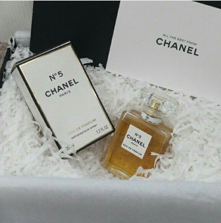 N•5 chanel 
Original singapore
Uk 100ml
Ketahanan wangi 6-8 jam
Harga 200rb..