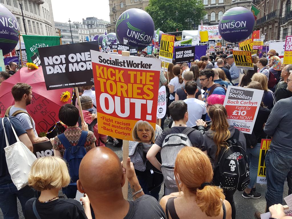 Protest March through London DDpeebPXsAAEfaU